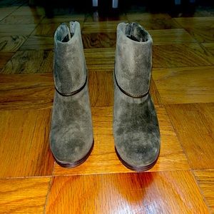 Vince Camuto VC-Hamilton Olive Booties